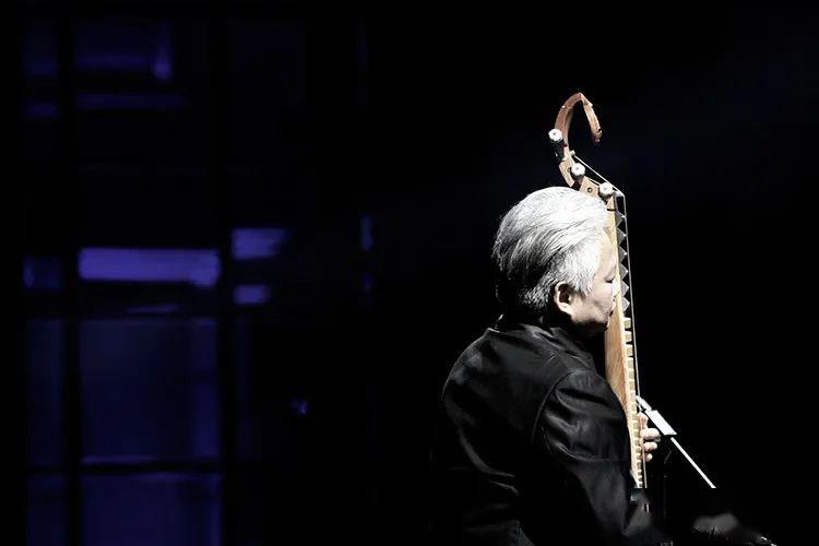 中国最魔性的男人,用琵琶弹摇滚,迷倒了8000万人_锦龙