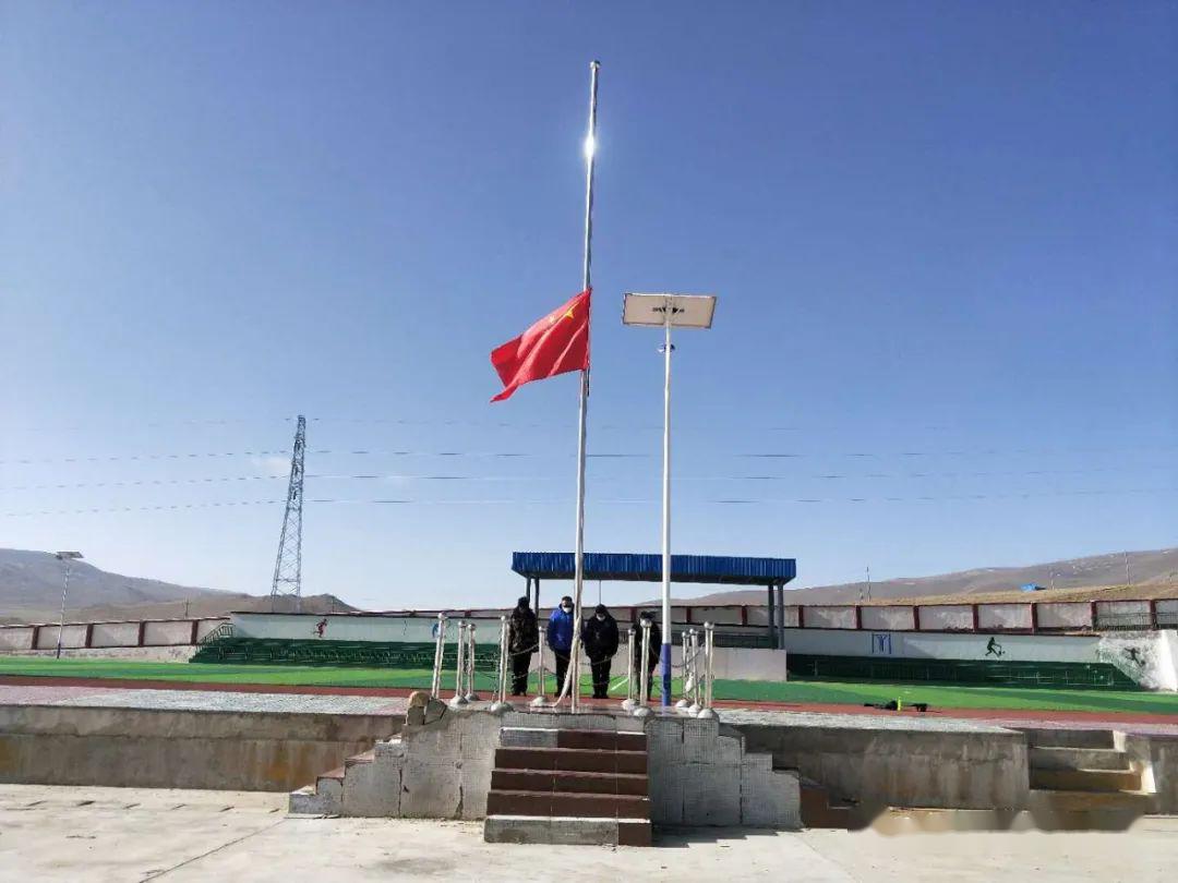 我县教育系统深切哀悼新冠肺炎疫情牺牲烈士和逝世同胞