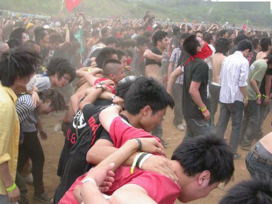 跳水:(摄影:鱼子)(摄影:李乐为)消费 /户外音乐节还提供了许多可供