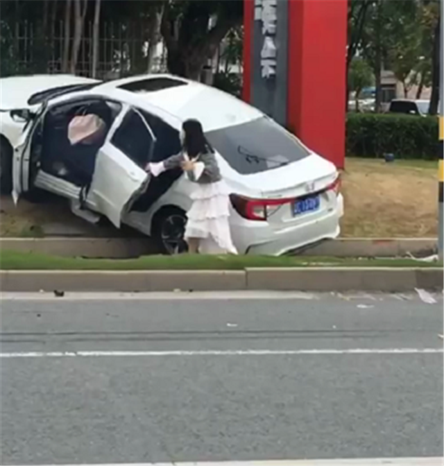 女司机车祸当场死亡图片