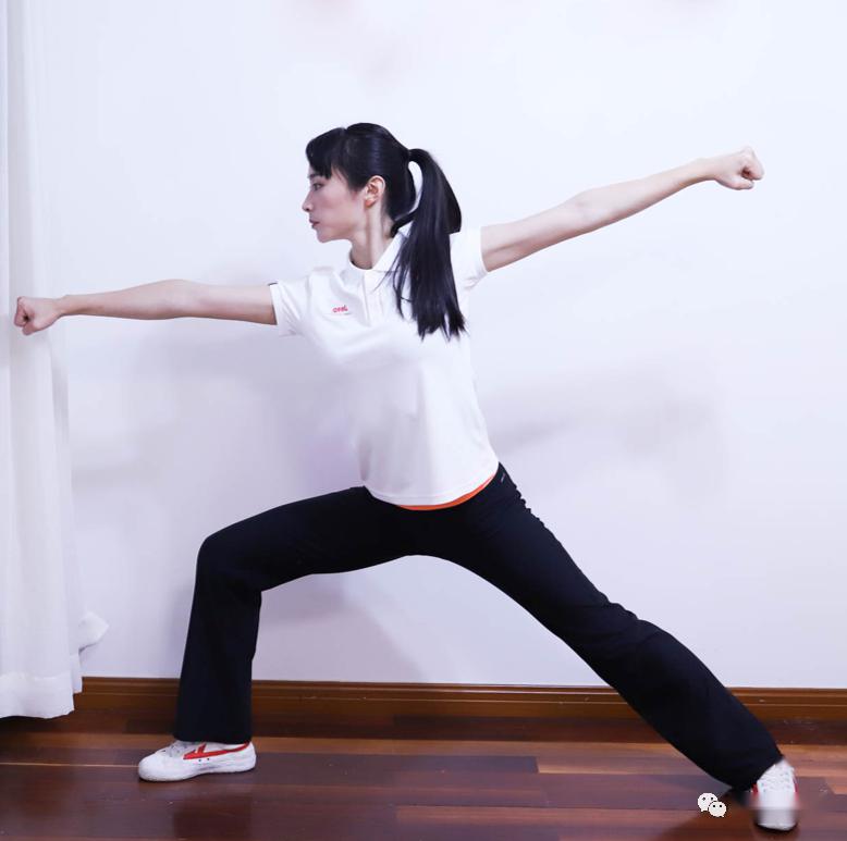 《体育与健身》学科微课——少年连环拳(四)_动作