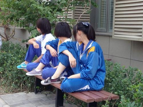 你说,中国的校服为什么丑?