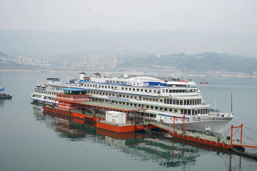 "仙娜"号(34人)熊 刚,杨 帆,费 跃,游双喜,王兴安,柯世福,屈万应,淡汉