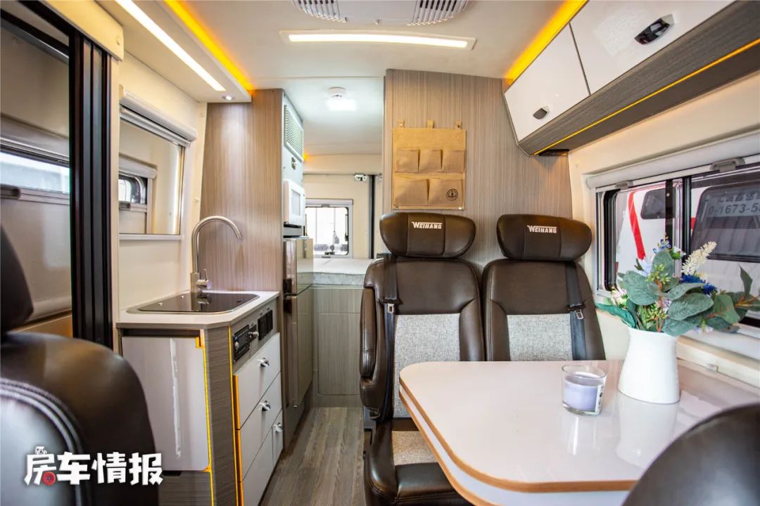 开房车旅行担心没电这款v90房车可用汽车充电桩电器随便用