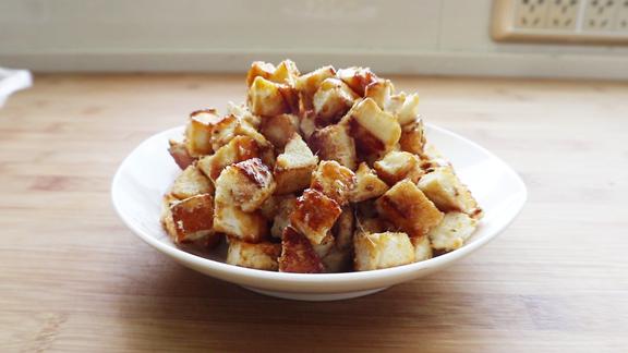 剩馒头这样做香甜酥脆不用一滴油就搞定孩子最爱吃的小零食