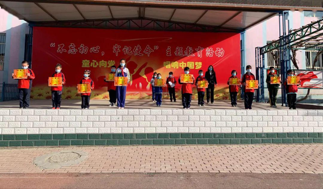 扬文明展风采和静县第三小学开展室内文明礼仪操比赛