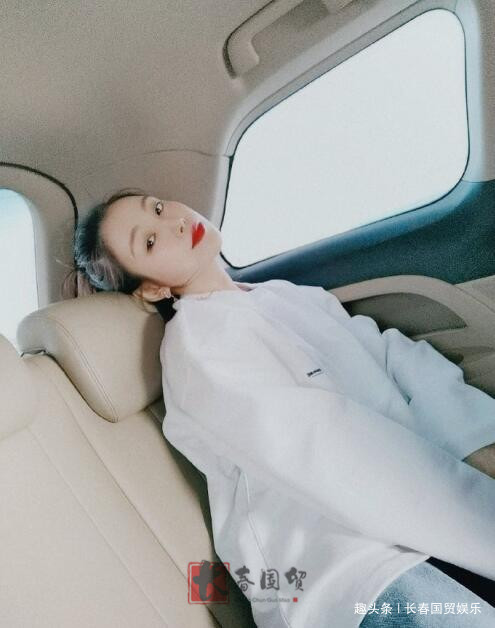 吴启华35岁前妻近照曝光肤白貌美身材好少女感十足