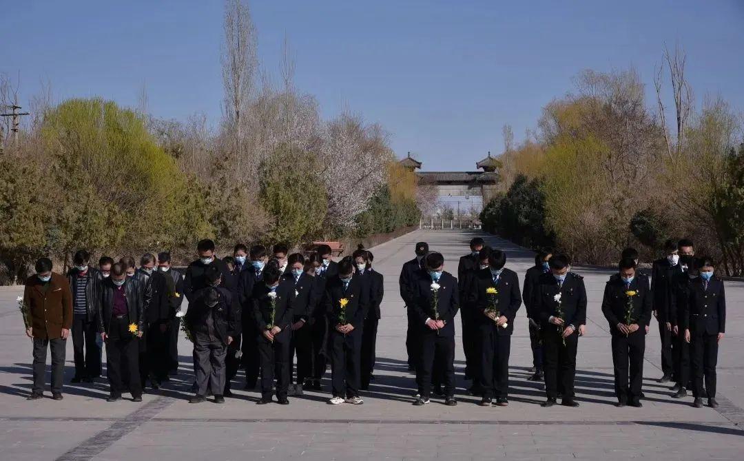 哈密铁路地区开展"缅怀革命先烈 牢记先行使命"主题团日_烈士陵园