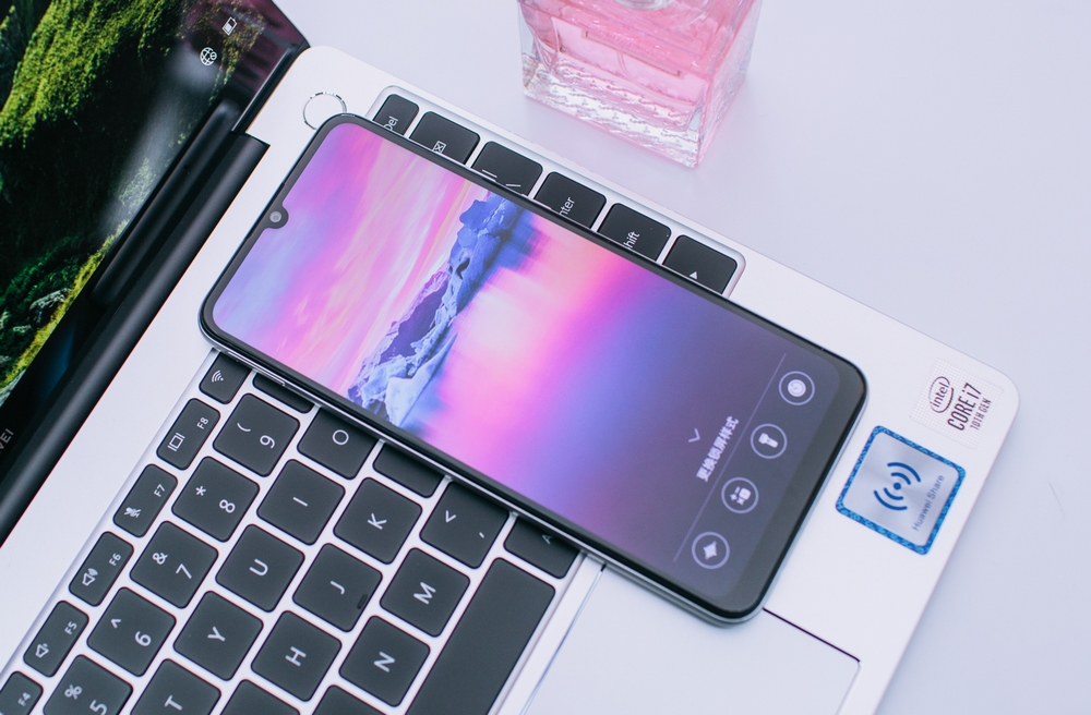 搭载emui10 新机华为畅享10e智慧功能更贴心 _屏幕