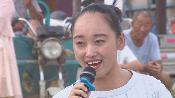 菏泽农民歌手张玲玲献唱微山湖歌声悦耳动听真是一种享受