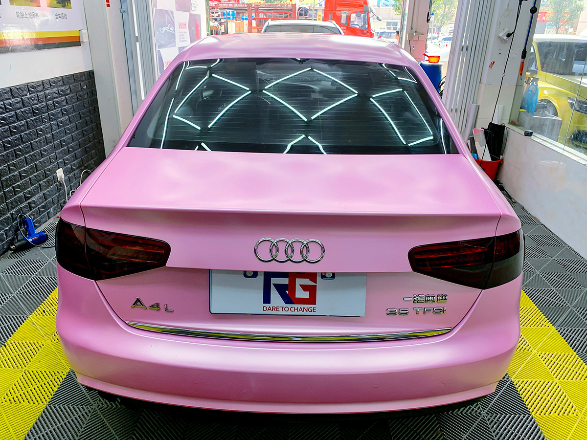奥迪a4l车身改色电光樱花粉rg瑞集改色膜福建龙岩加盟