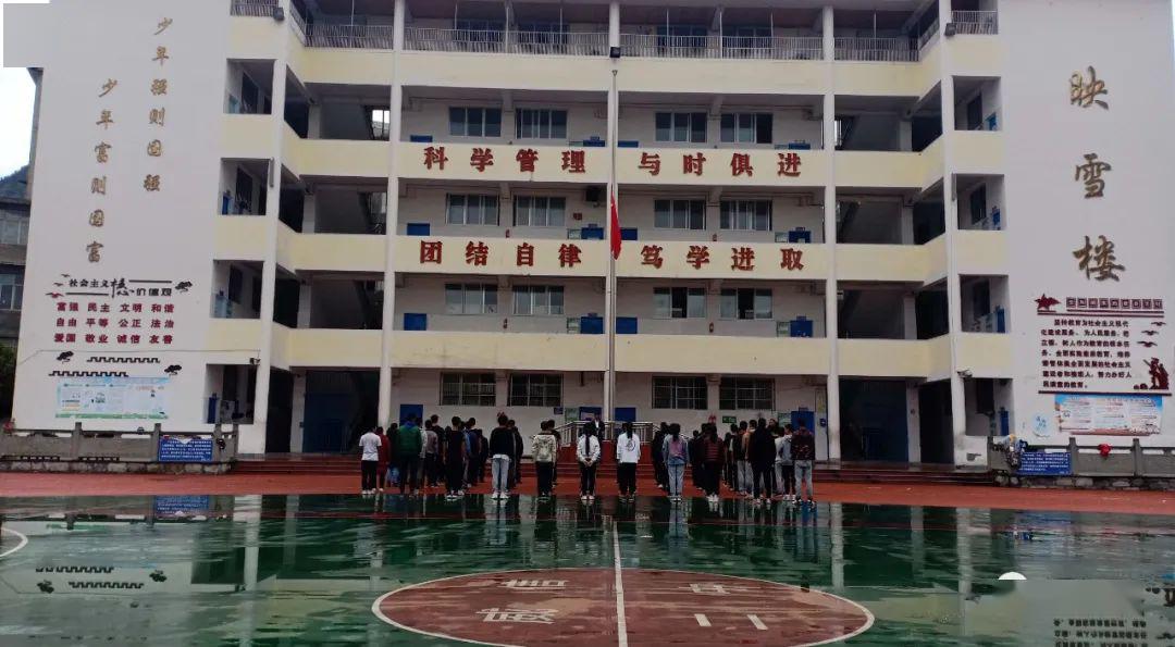 致敬永别的逆行英雄缅怀逝世同胞威信二中举行清明悼念活动