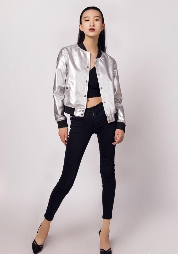 原创20岁超模贾晨宇撞脸林永健颜值不敢恭维但却在国外大红