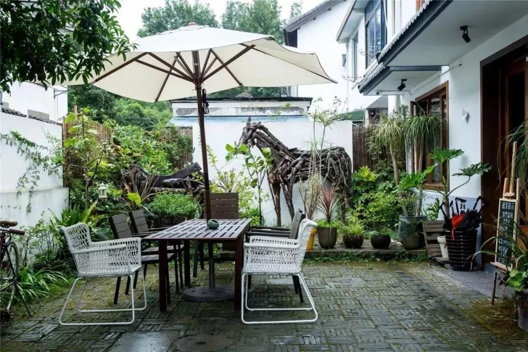 客栈总共3层,11个房间每一个房间都有自己独特的名字一东,二冬,三江