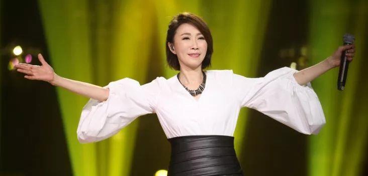 女儿取名叫香奈儿,被誉为''最正星二代''_李翊君