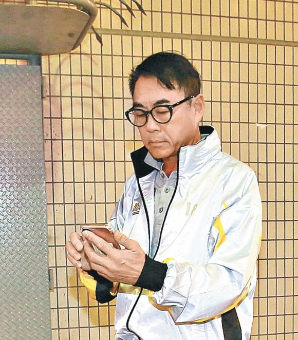 戴志伟被曝出轨与小三已分开遇记者爆粗x我光明正大