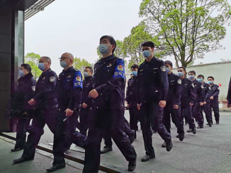 "硬核"换防接力战"疫"——常德市强戒所第三批封闭隔离执勤民警换防