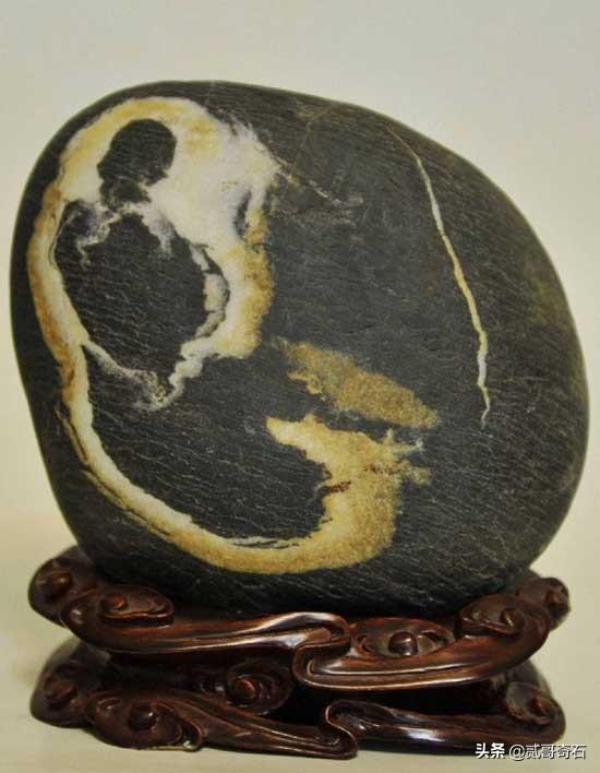 不知道什么样的奇石才是精品奇石,经常到到奇石市场逛逛就明白了