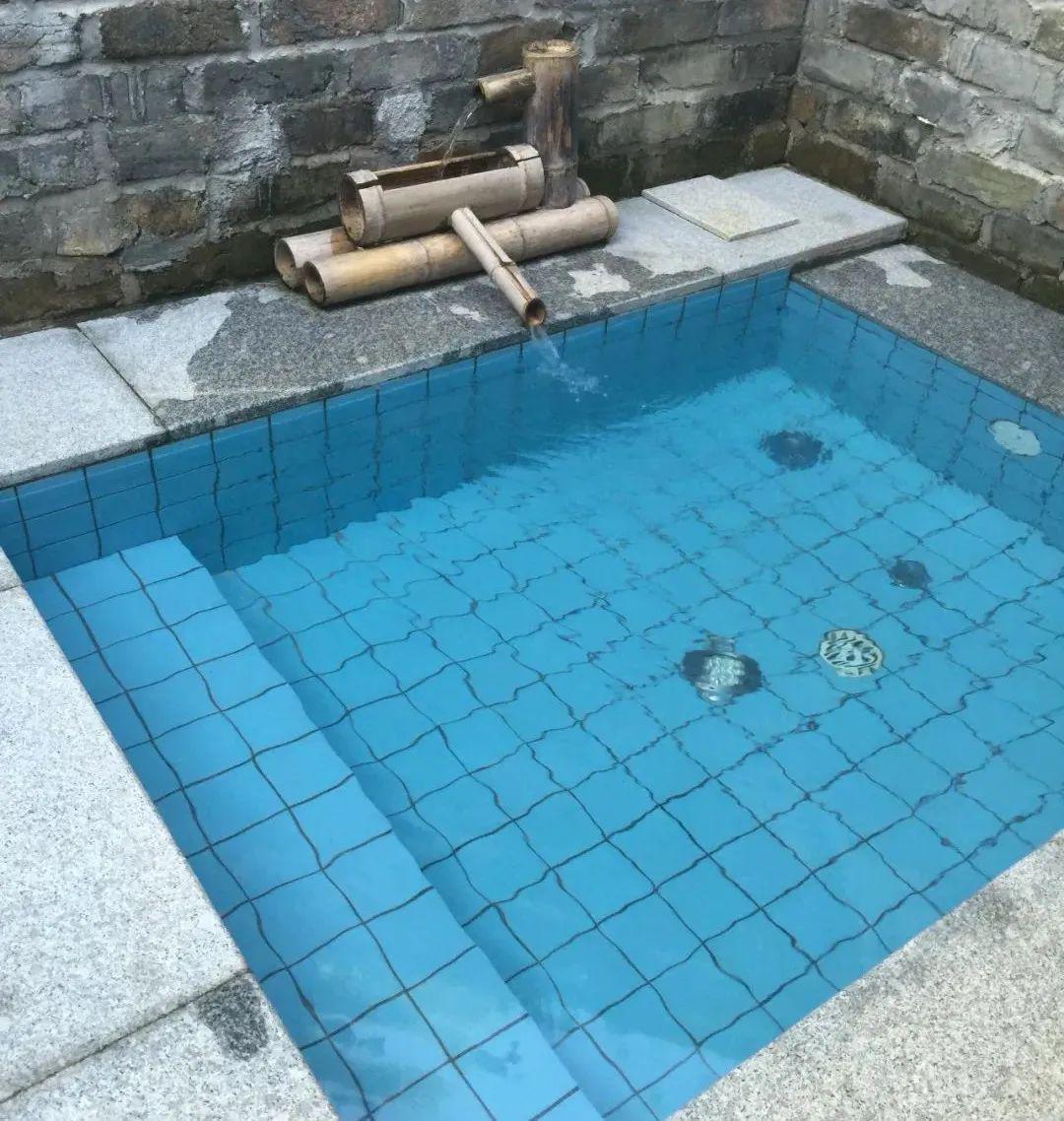 我们秉承严防控,不放松,日限流,全面预约泡温泉的方式,减少人员聚集