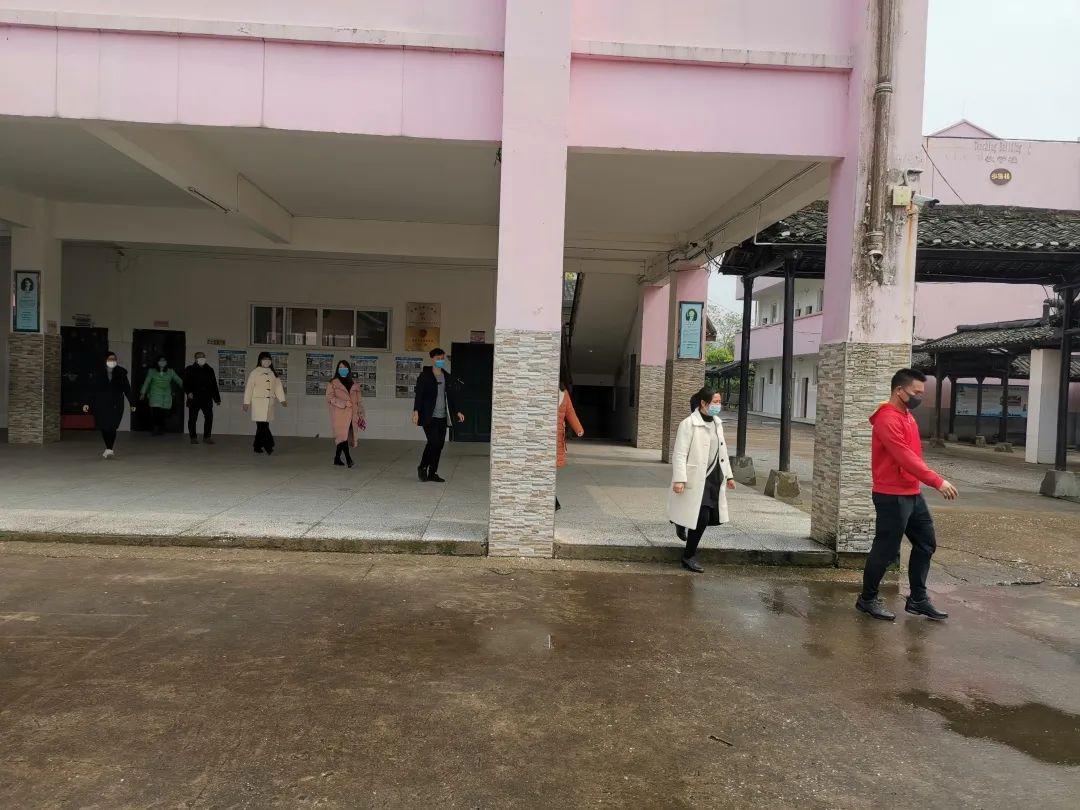桂林泓文进行开学演练为初三复学做准备