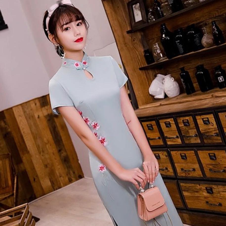 水滴领刺绣旗袍,美人如玉,美的自然婉约!