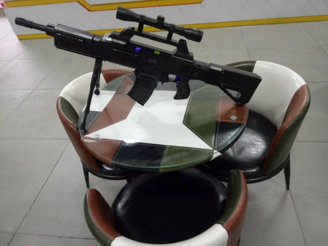 除了卡丁车射击也非常受欢迎造型逼真的激光枪瞄准后直接开枪射击真是