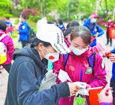 田美英赠送书签精美的桥文化书签"这些书签真好看,有武汉的桥,还有