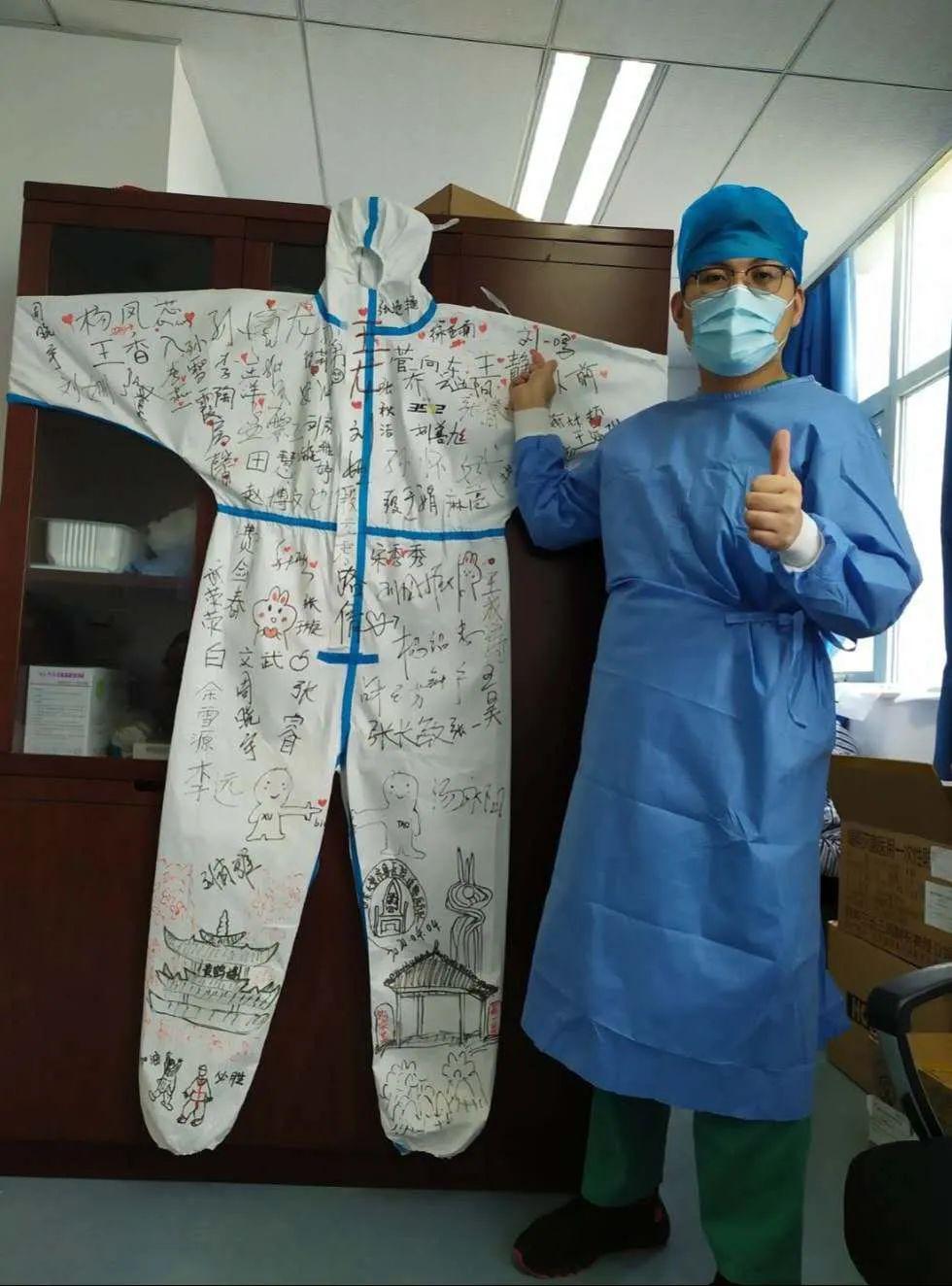 山东大学齐鲁医院重症医学科护师刘一鸣说:"今天是个特殊的日子,我们