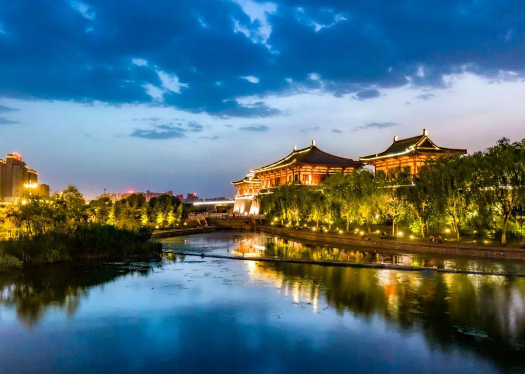 我叫洛龙这是我的新名片加个微信吧