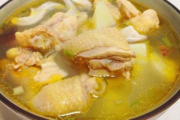 拎着鸡汤去看坐月子儿媳进门后她吵着要我走返回后我打了儿子