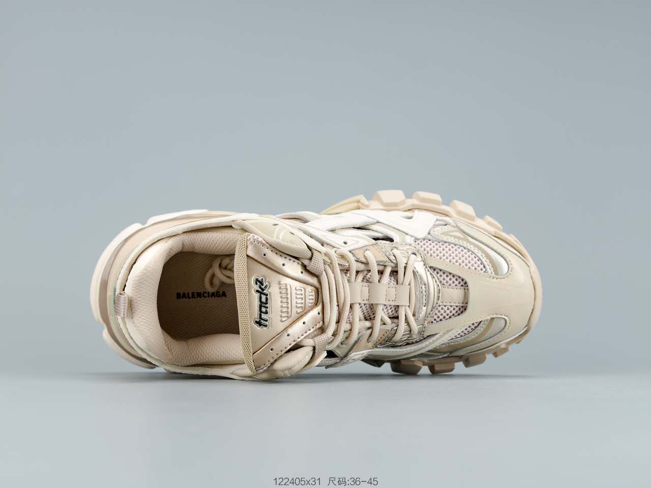 复古老爹鞋再掀时尚风潮巴黎世家track2繁复拼接引领潮范