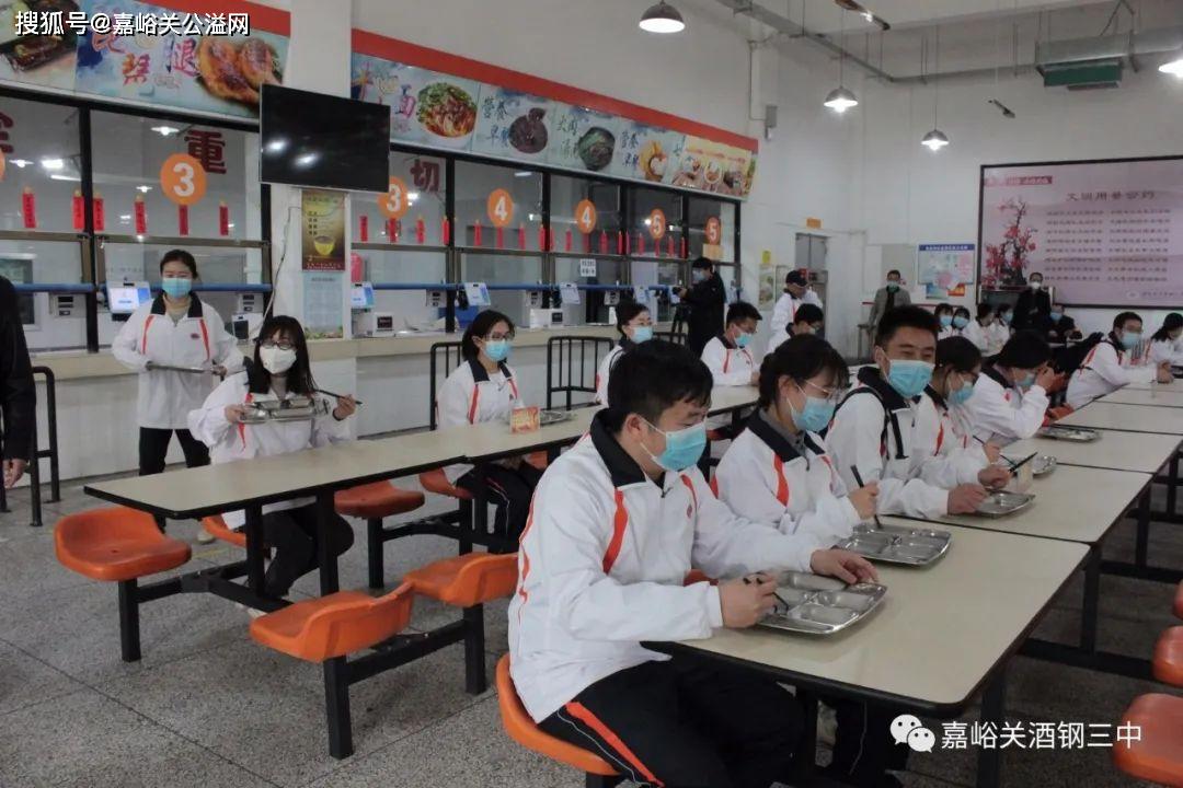 4月9日嘉峪关市酒钢三中开学啦嘉峪关市酒钢三中开学啦