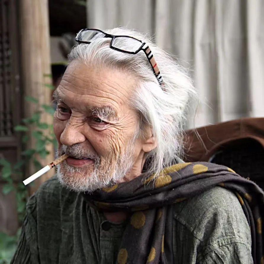 记录:张晶燕 张海燕翻译:霍大同四川大学文科楼212室2001年9月26日第