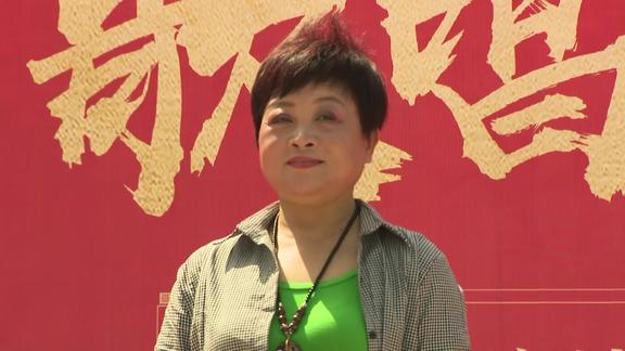 菏泽歌手李玲在集市上献唱陪你一起看草原真是百听不厌