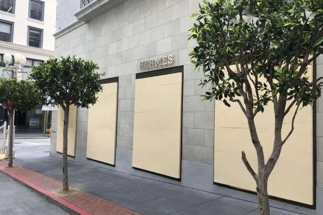 联合广场奢侈品店木板封门多家餐厅被抢疫情引发的失业潮比想象的更