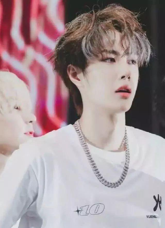 有种意外叫王一博化桃花妆本以为很娘效果却让女粉尖叫