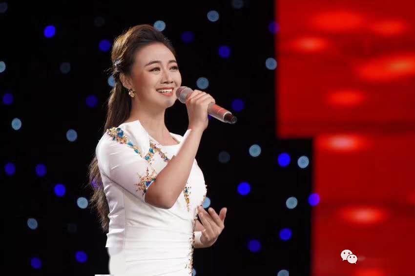 她是歌坛上的百灵鸟,而且是咱和林人!_李玮