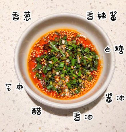 重庆经典的火锅油碟,只有蒜蓉+香油!_味道