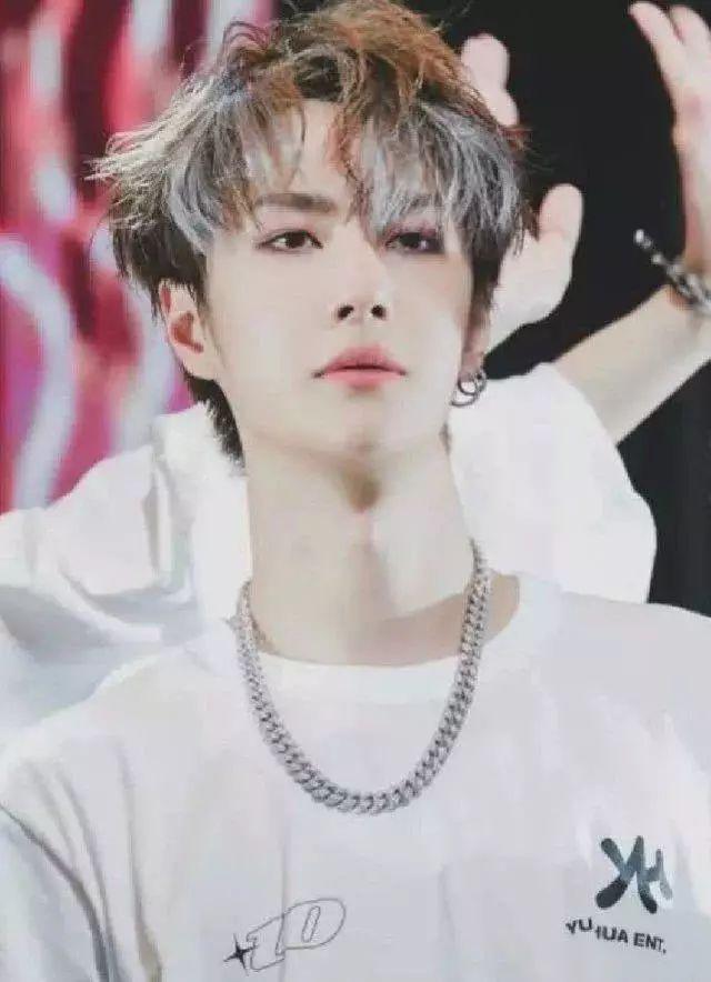 有种意外叫王一博化桃花妆本以为很娘效果却让女粉尖叫