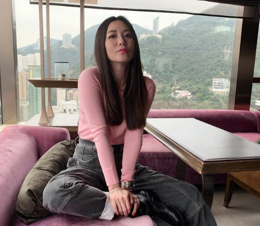 原创新加坡四美郭妃丽近照47岁仍气质高雅曾被王晶盛赞貌美