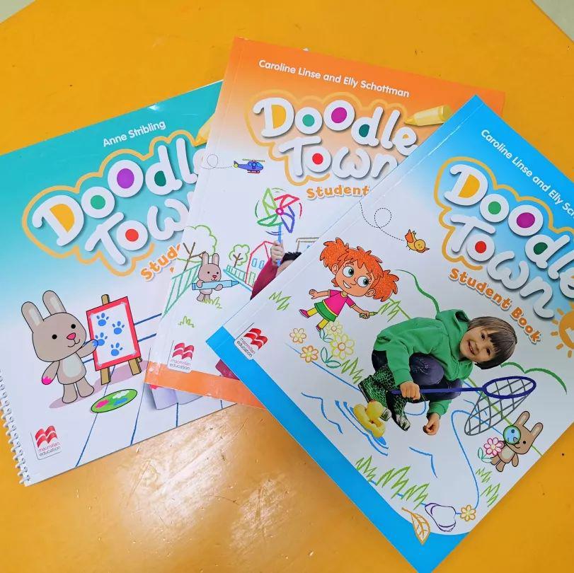 课程目标输睿语全素养的培养总目标;是以《指南》为基础目标的基础上