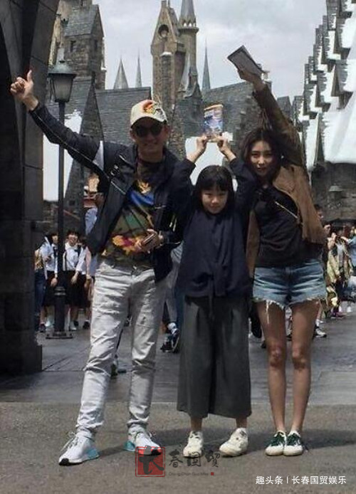 吴启华35岁前妻近照曝光,肤白貌美身材好,少女感十足_石洋子