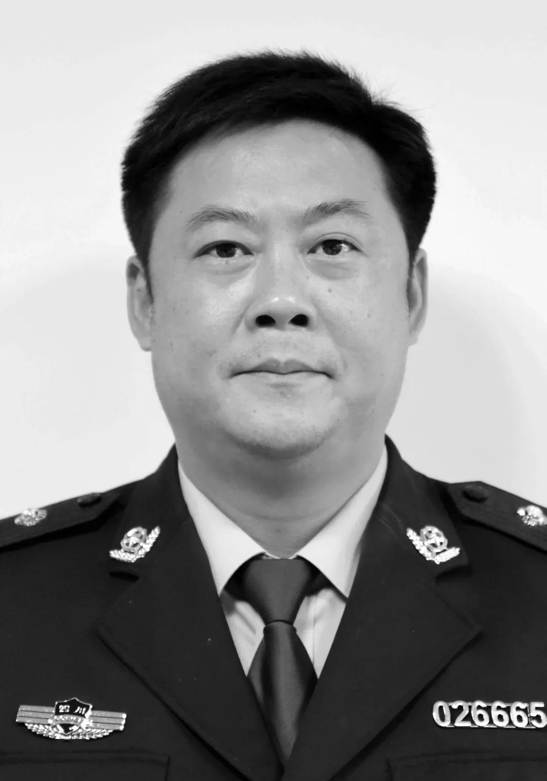 1996年毕业于中国人民公安大学,7月参加工作,先后在江苏省无锡市公安