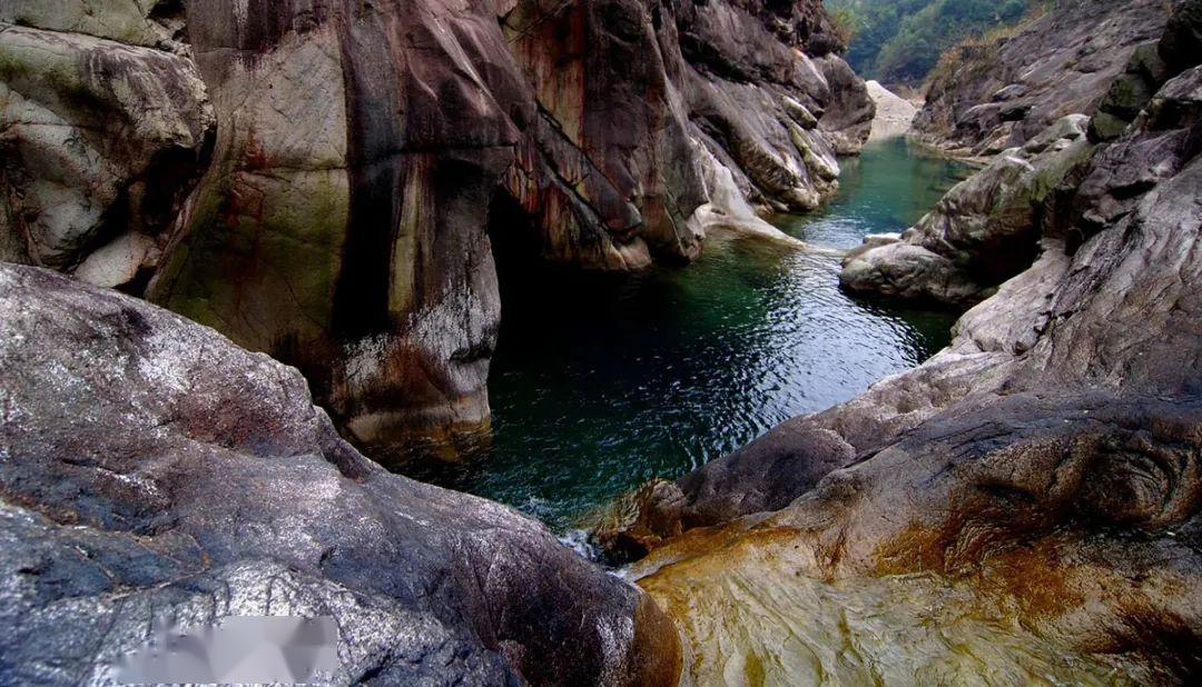 清远燕子岩游泳池图片