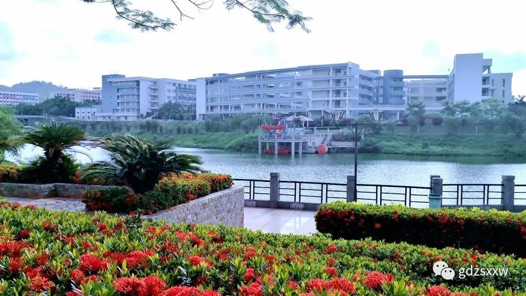 学校的前身是创建于1935年的广东省立高级水产职业学校.