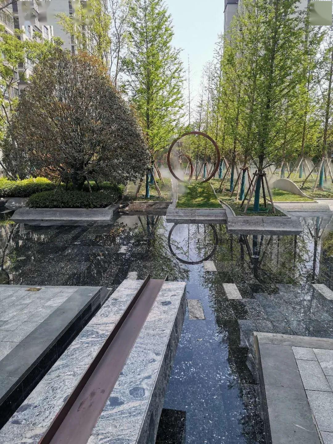 精致的水池景观▲ 立体工艺喷泉水景▲ 充满花香与绿草的诗意空间