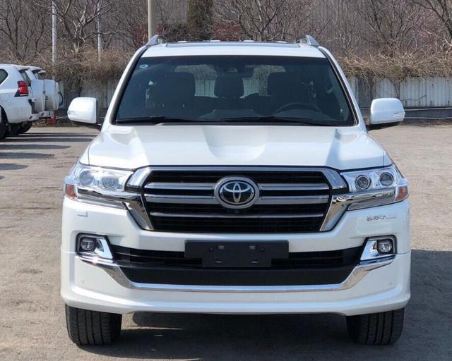 最实惠的丰田陆巡港口提车!落地75万,车主:8缸动力确实有魅力