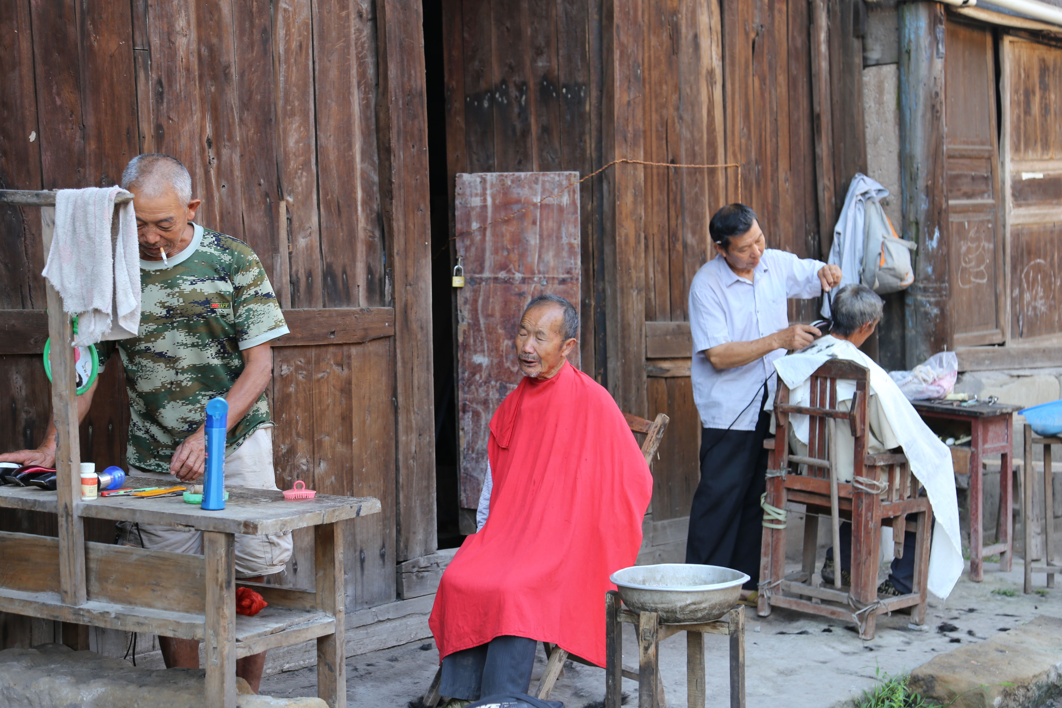 广安即将消失的职业剃头匠