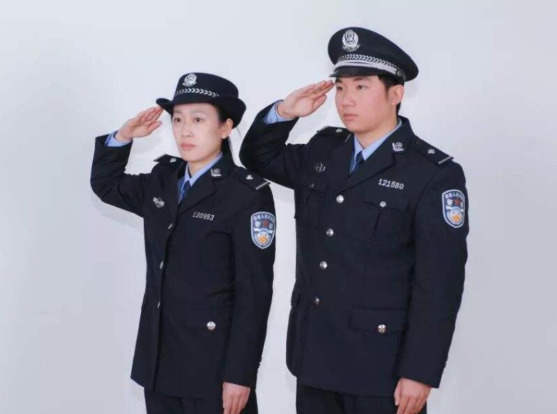 原创中国公安队伍的警服2000年墨绿色为何换成了藏青色