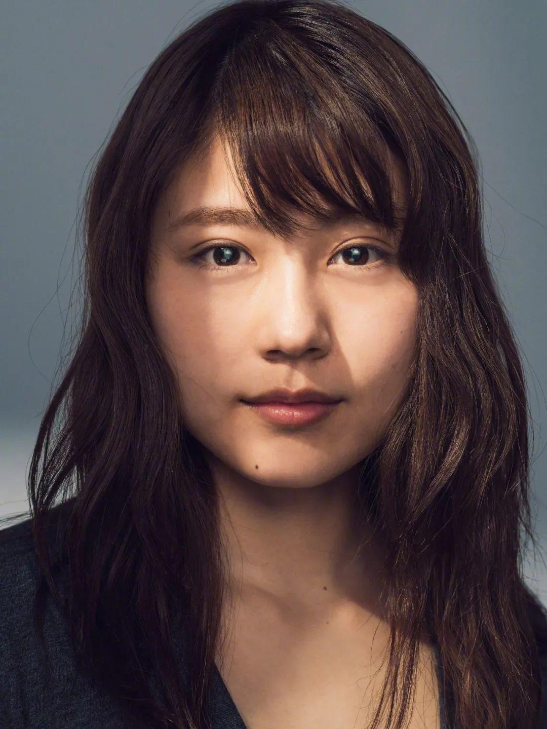 她当时饰演的是一个不良学生工藤沙耶加,通过一年的努力,从零分垫底的